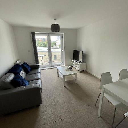 Modern 2-Bed Apartment In The Heart Of Salford Quays Zewnętrze zdjęcie