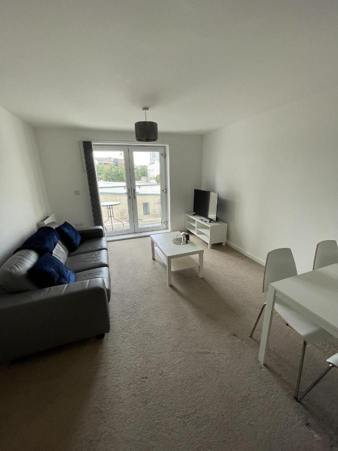 Modern 2-Bed Apartment In The Heart Of Salford Quays Zewnętrze zdjęcie