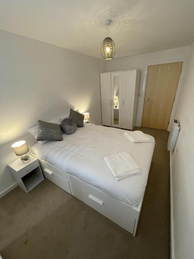 Modern 2-Bed Apartment In The Heart Of Salford Quays Zewnętrze zdjęcie
