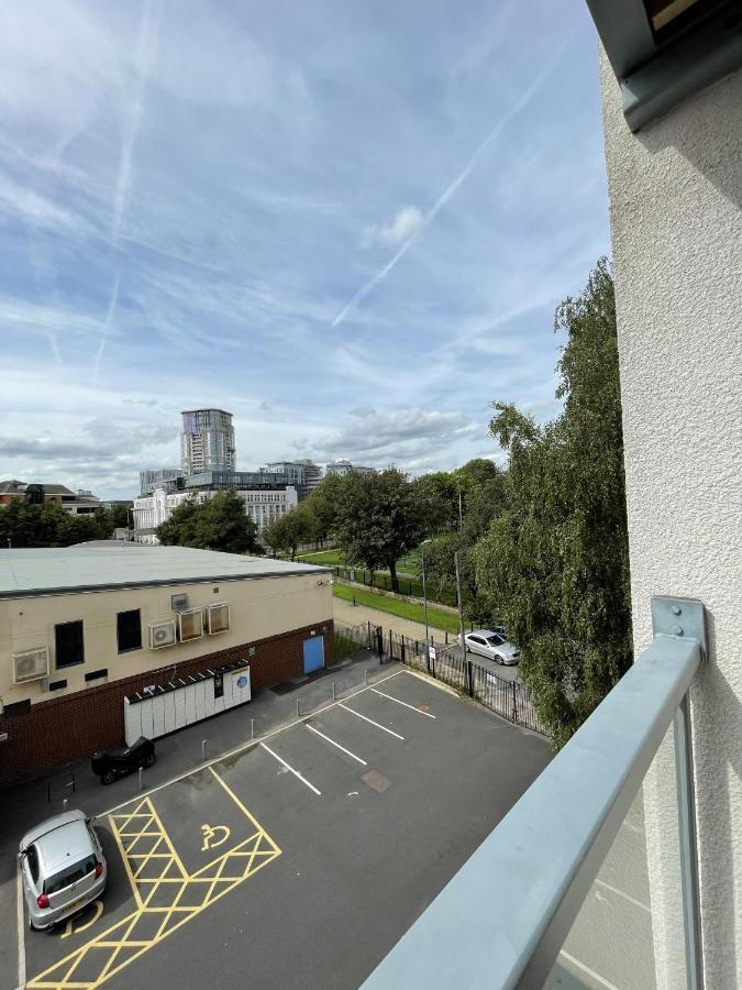 Modern 2-Bed Apartment In The Heart Of Salford Quays Zewnętrze zdjęcie