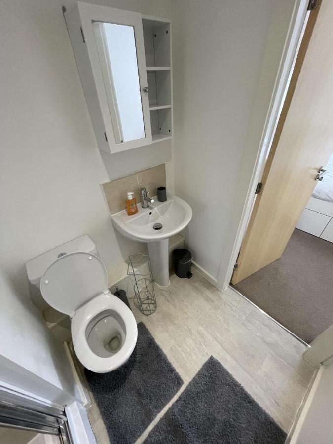 Modern 2-Bed Apartment In The Heart Of Salford Quays Zewnętrze zdjęcie