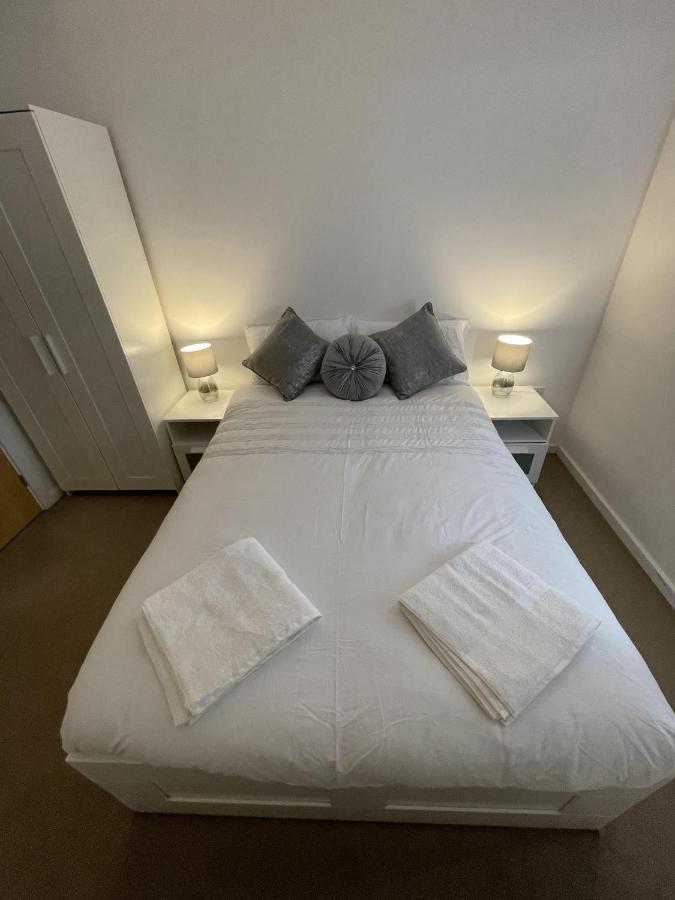 Modern 2-Bed Apartment In The Heart Of Salford Quays Zewnętrze zdjęcie