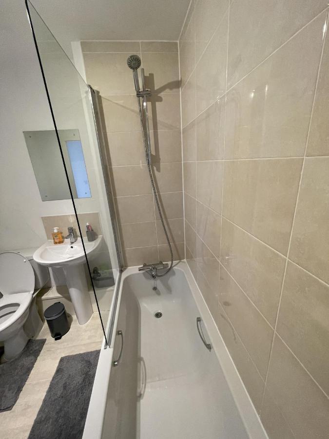 Modern 2-Bed Apartment In The Heart Of Salford Quays Zewnętrze zdjęcie