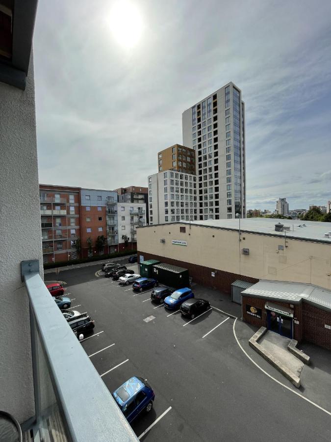 Modern 2-Bed Apartment In The Heart Of Salford Quays Zewnętrze zdjęcie