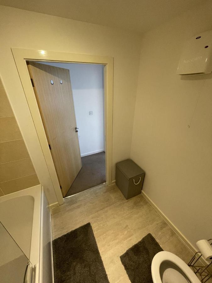 Modern 2-Bed Apartment In The Heart Of Salford Quays Zewnętrze zdjęcie