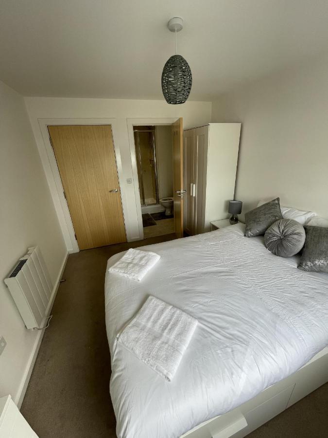 Modern 2-Bed Apartment In The Heart Of Salford Quays Zewnętrze zdjęcie