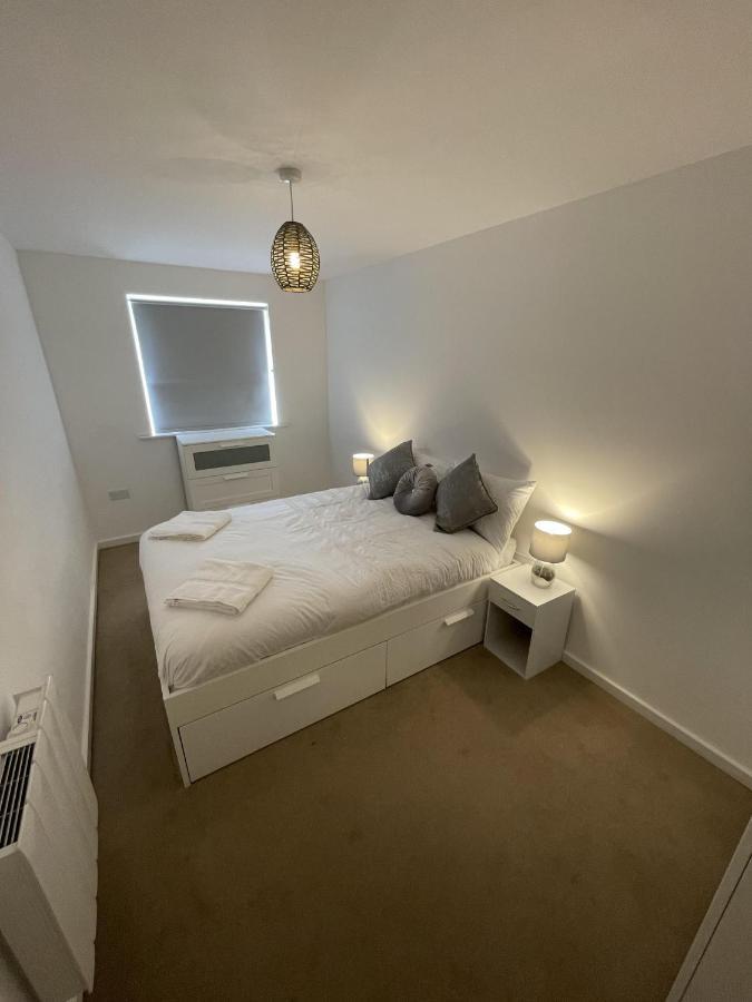 Modern 2-Bed Apartment In The Heart Of Salford Quays Zewnętrze zdjęcie